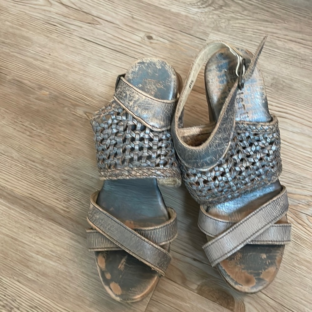 Bedstu women’s size 8 grey ish/silver. Like new!